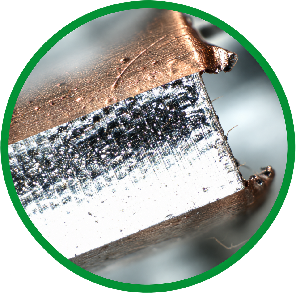 Componente metallico con bave prima della pallinatura