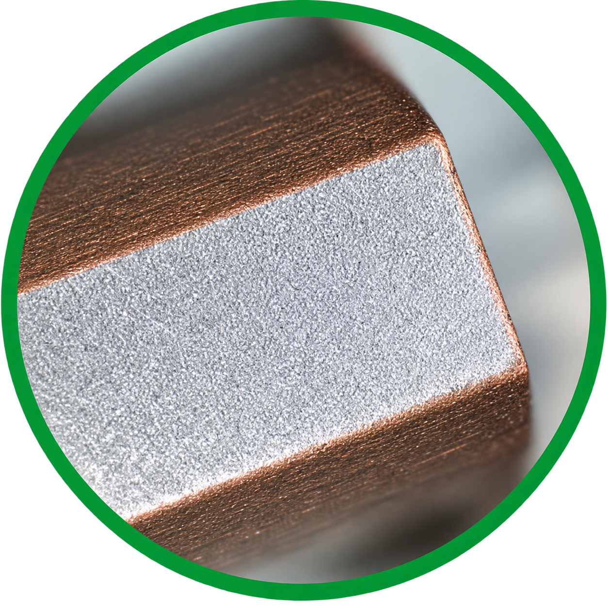 Componente metallico sbavato dopo la pallinatura